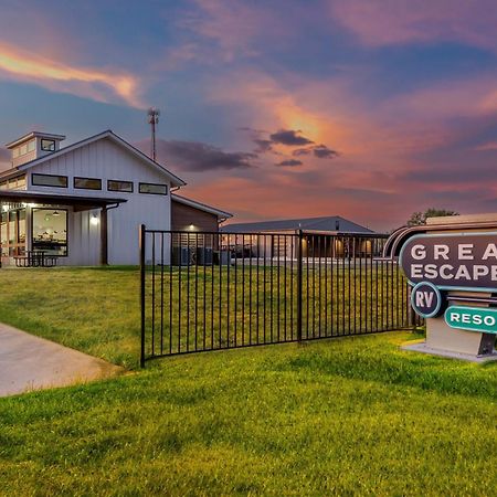 Great Escapes Rv Resort Bryan College Station Bagian luar foto