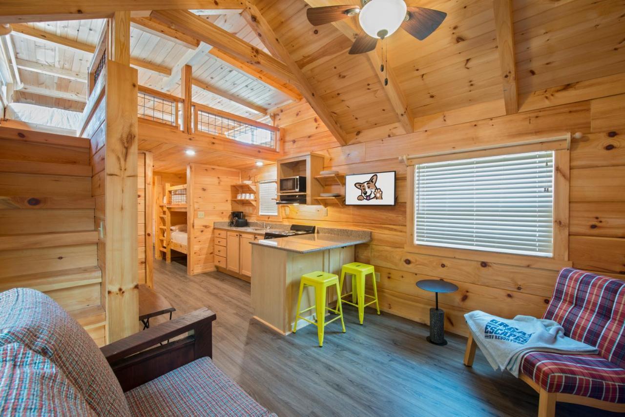 Great Escapes Rv Resort Bryan College Station Bagian luar foto