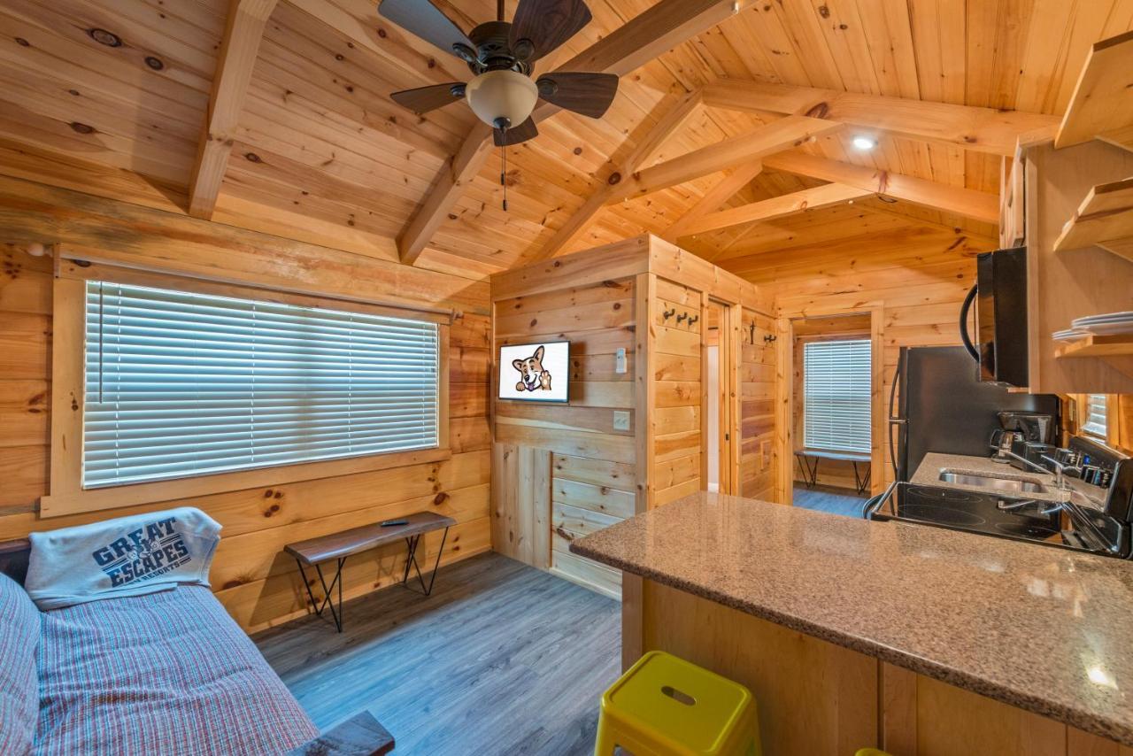 Great Escapes Rv Resort Bryan College Station Bagian luar foto