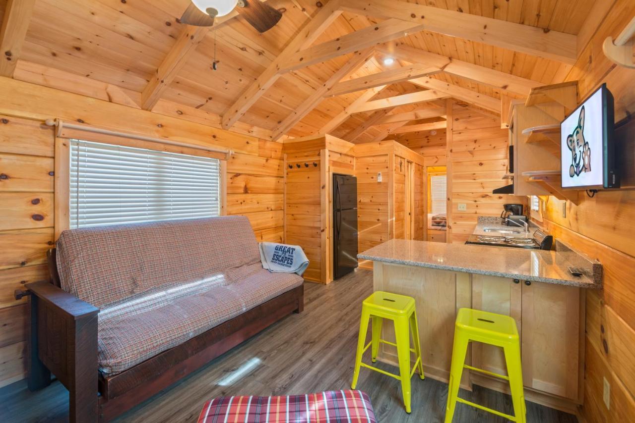 Great Escapes Rv Resort Bryan College Station Bagian luar foto