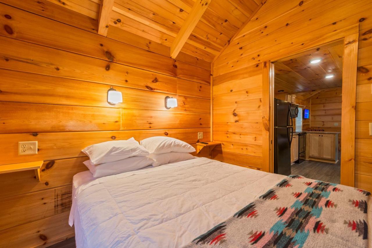 Great Escapes Rv Resort Bryan College Station Bagian luar foto