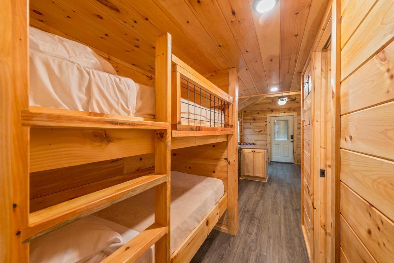 Great Escapes Rv Resort Bryan College Station Bagian luar foto