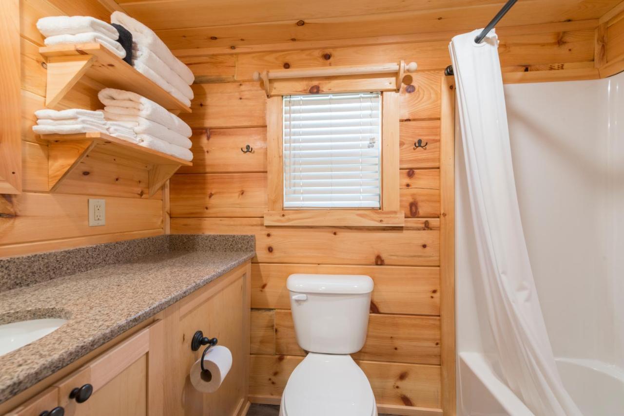 Great Escapes Rv Resort Bryan College Station Bagian luar foto