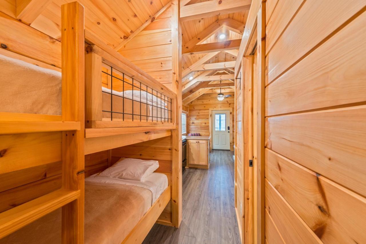 Great Escapes Rv Resort Bryan College Station Bagian luar foto