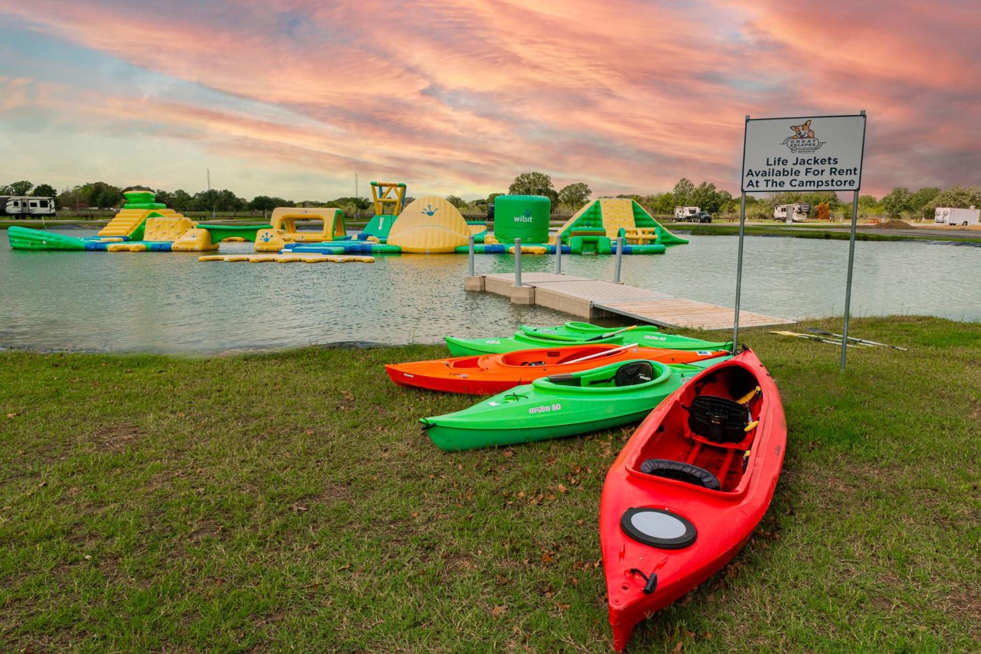 Great Escapes Rv Resort Bryan College Station Bagian luar foto