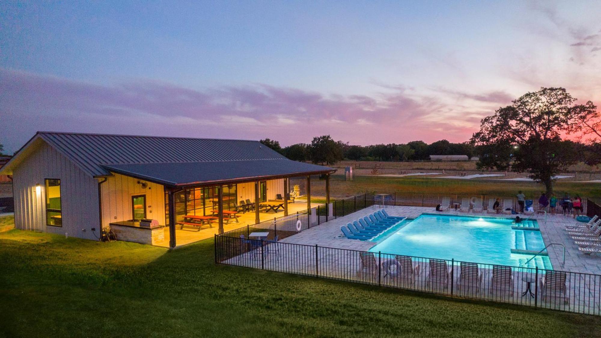 Great Escapes Rv Resort Bryan College Station Bagian luar foto